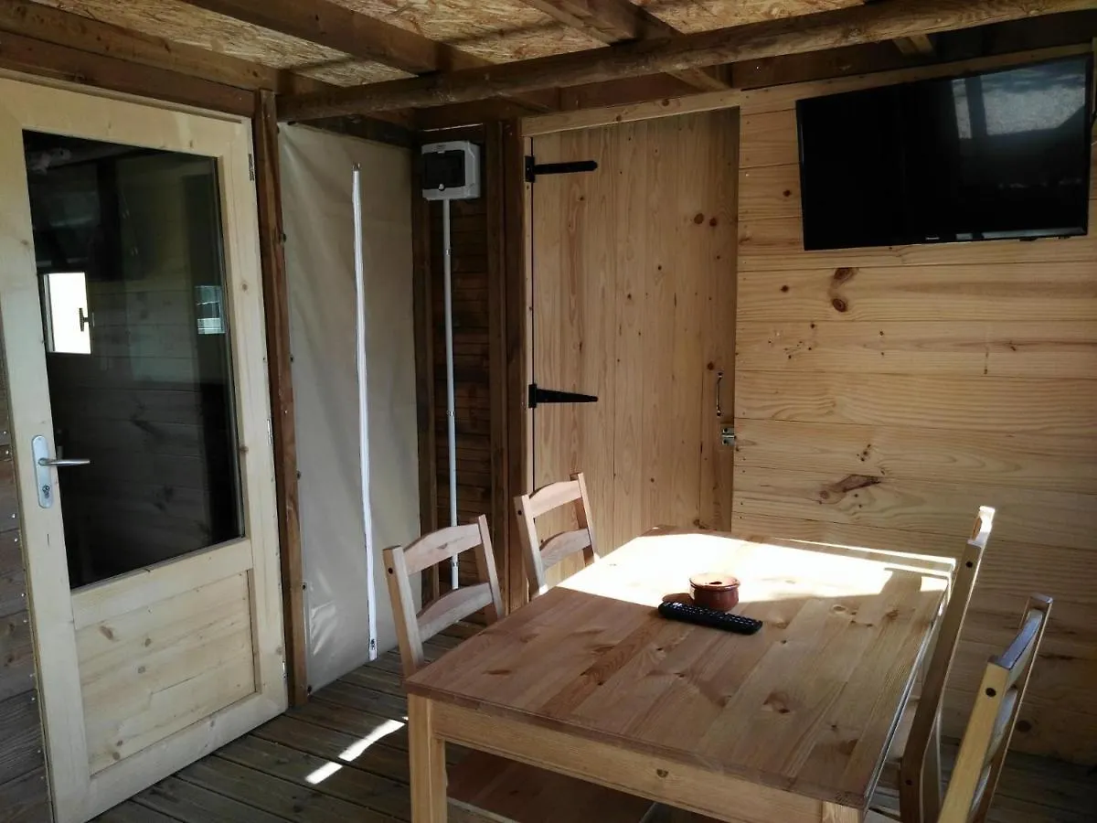 Camping Rural Montori Ultramort